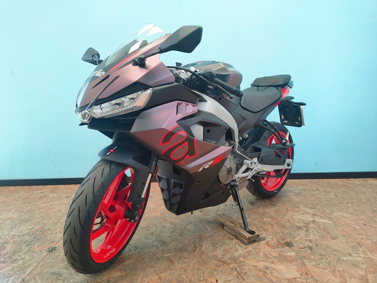 Aprilia RS 457 soli 2409 km.