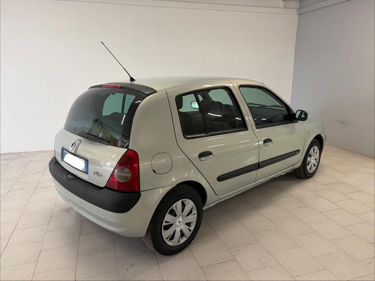 Renault Clio 1.2 16V cat 5 porte Privilège km 109.000 Nuova !