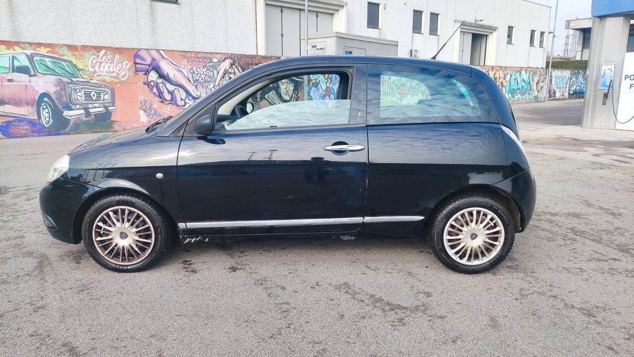 Lancia Ypsilon 1.2 bz 69CV NEOPATENTATAI - 2011