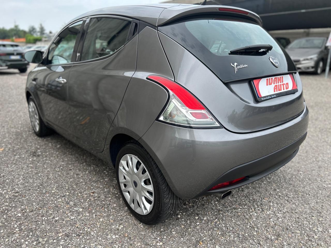 Lancia Ypsilon 1.2 69 CV 5 porte S&S Silver