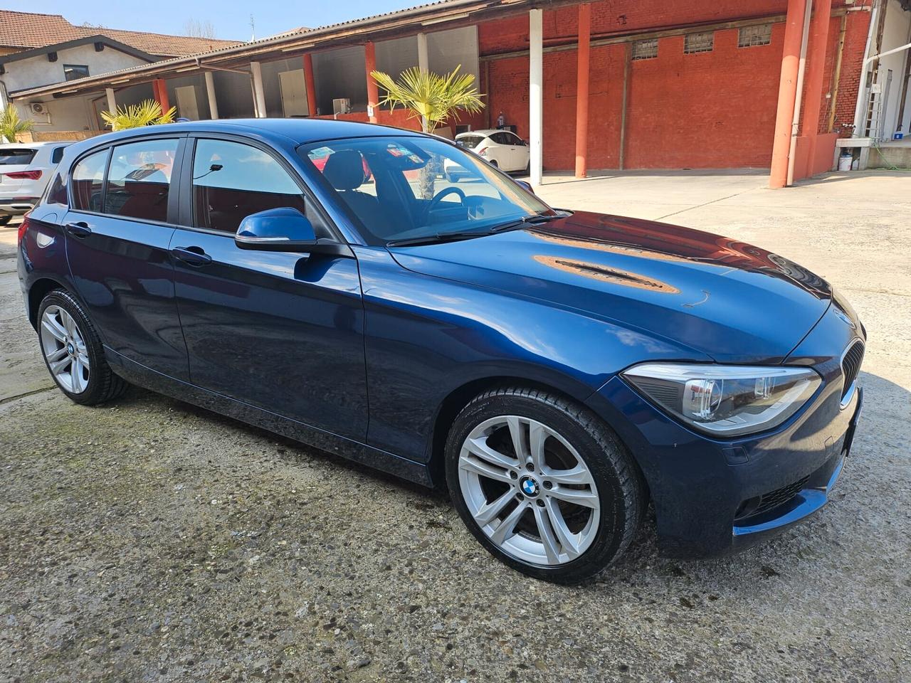Bmw 118 118d 5p. Unique