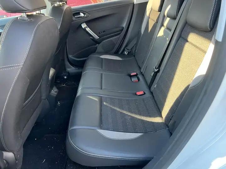 Peugeot 2008 BlueHDi 100 S&S Allure