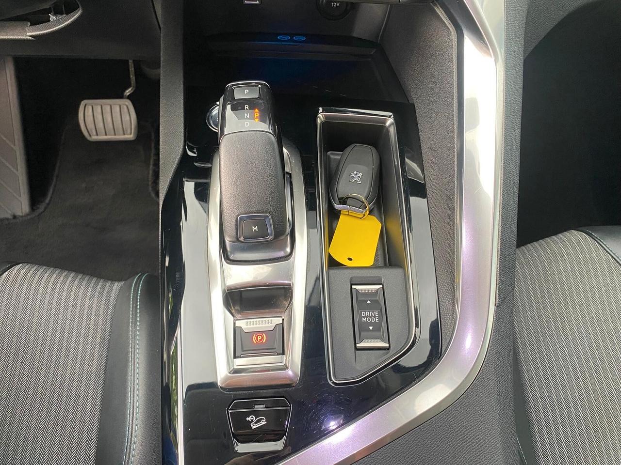 Peugeot 3008 BlueHDi 130 S&S EAT8 Allure