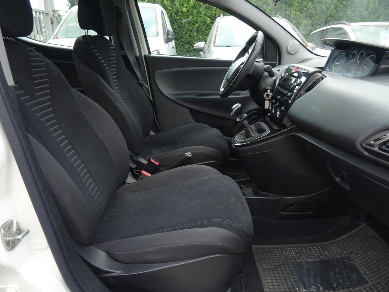 Lancia Ypsilon 1.2 69 CV 5p Platinum TETTO APRIBILE
