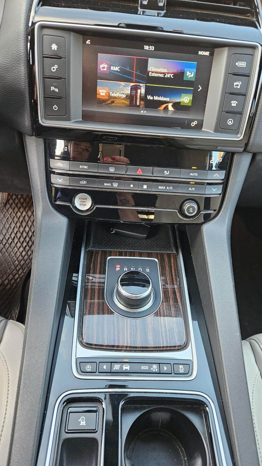 Jaguar F-Pace 2.0 D 180 CV AWD Portfolio