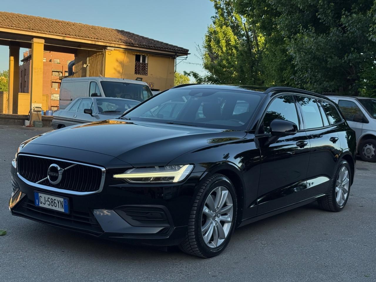 Volvo V60 B4 (d) Geartronic R-Design