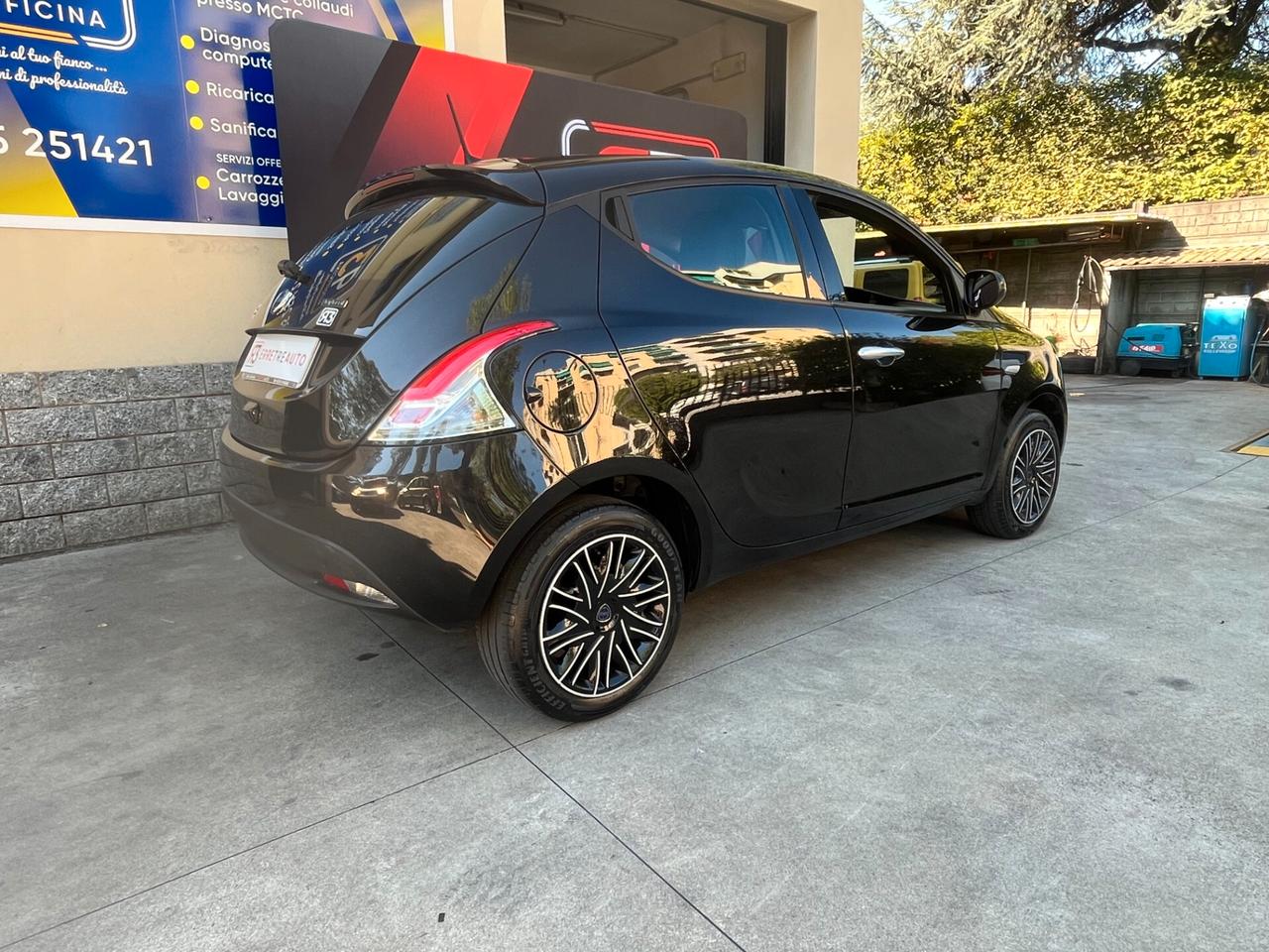 LANCIA YPSILON 1.0 HYBRID 70CV GOLD PLUS