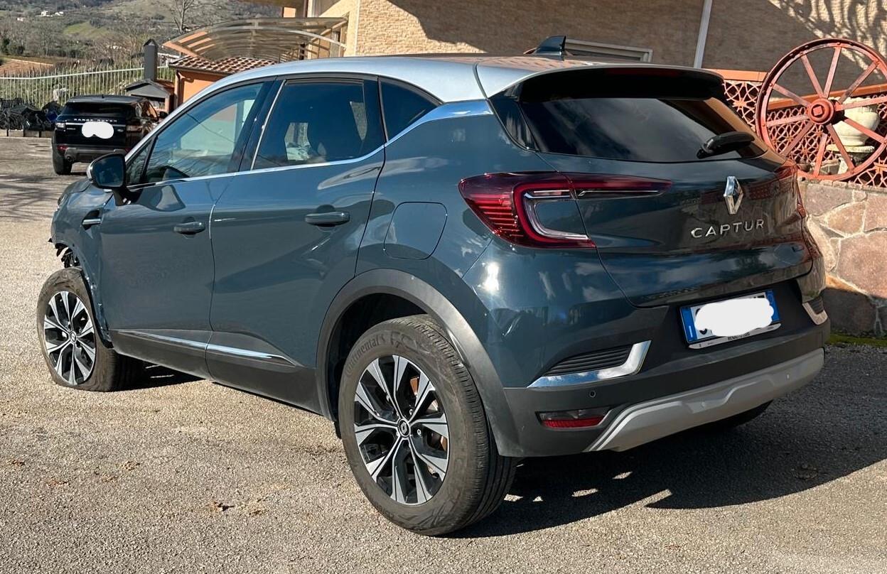 Renault Captur Plug-in Hybrid E-Tech 160 CV Techno incidentata