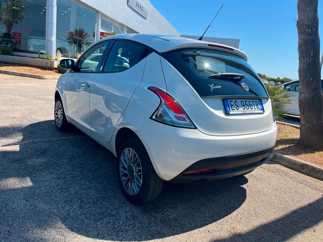 Lancia Ypsilon 0.9 TwinAir 85 CV 5 porte Metano Ecochic Gold