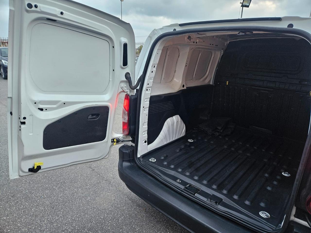 Opel Combo Cargo 1.5 Diesel - 3 POSTI -