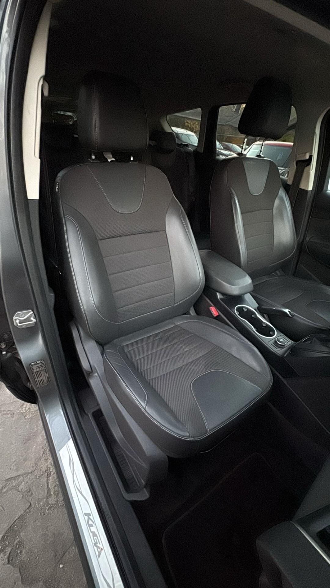 Ford Kuga 2.0 TDCI 140 CV 4WD Powershift Titanium