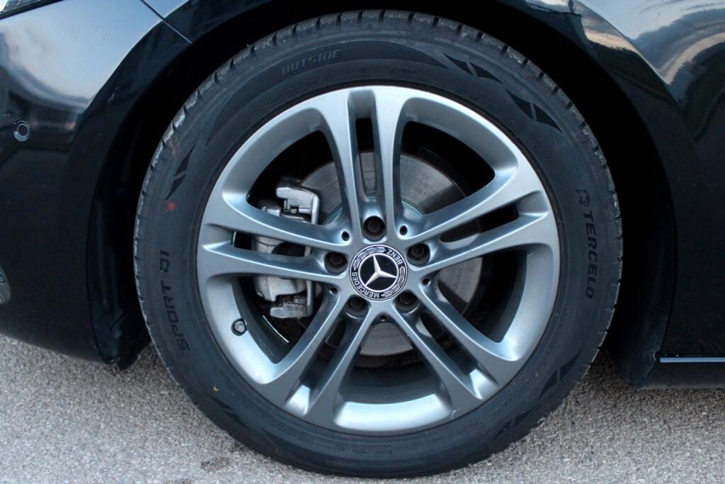 MERCEDES Classe A 180 d Aut. *Tetto *Luci Ambiente