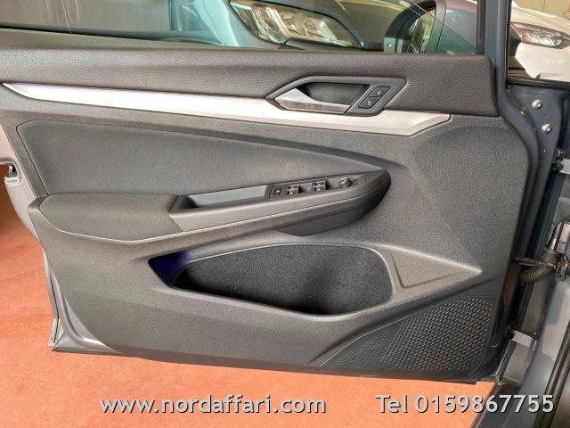 VOLKSWAGEN Golf 1.0 eTSI EVO DSG Life