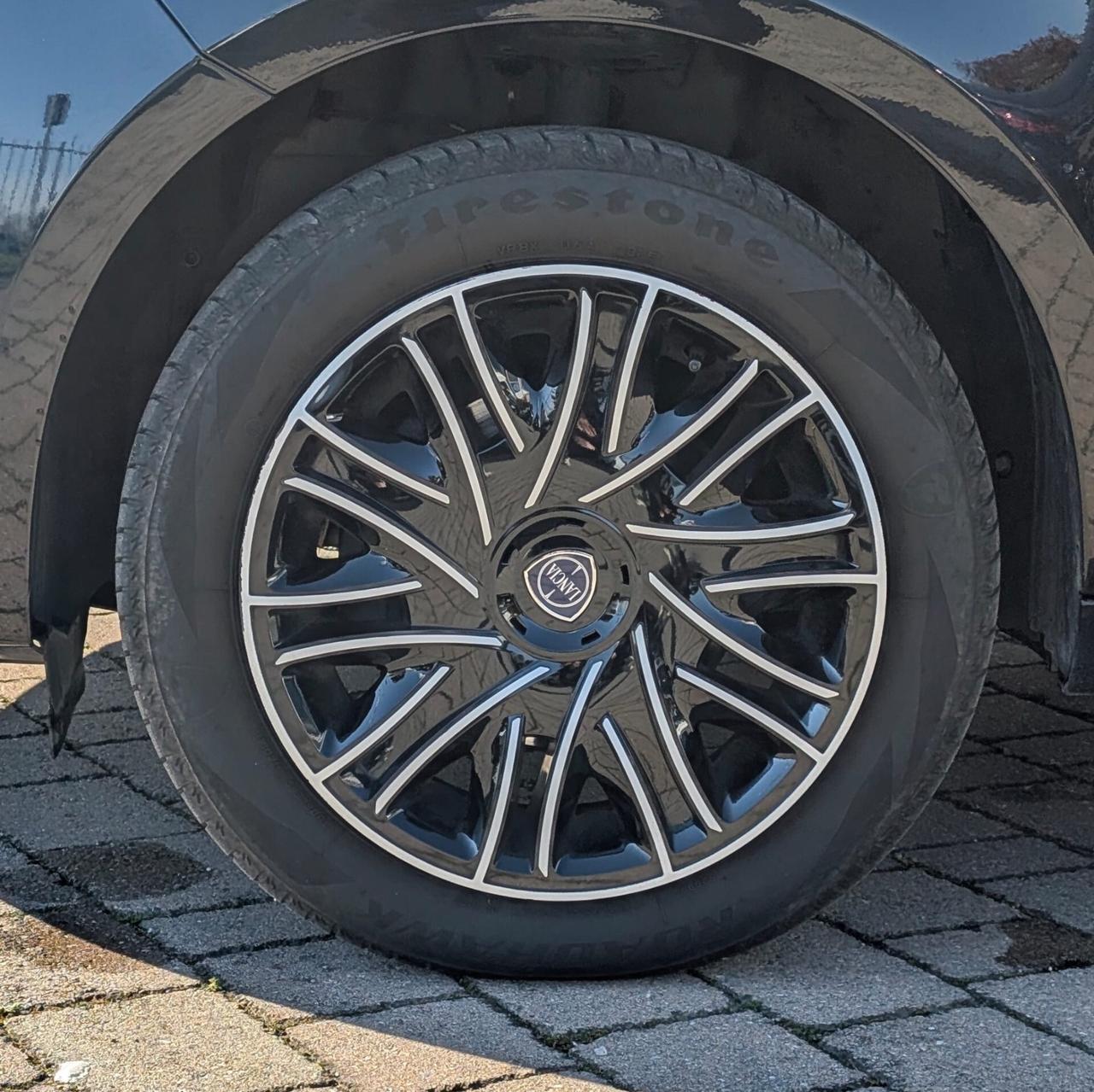 Lancia Ypsilon Firefly- Gold