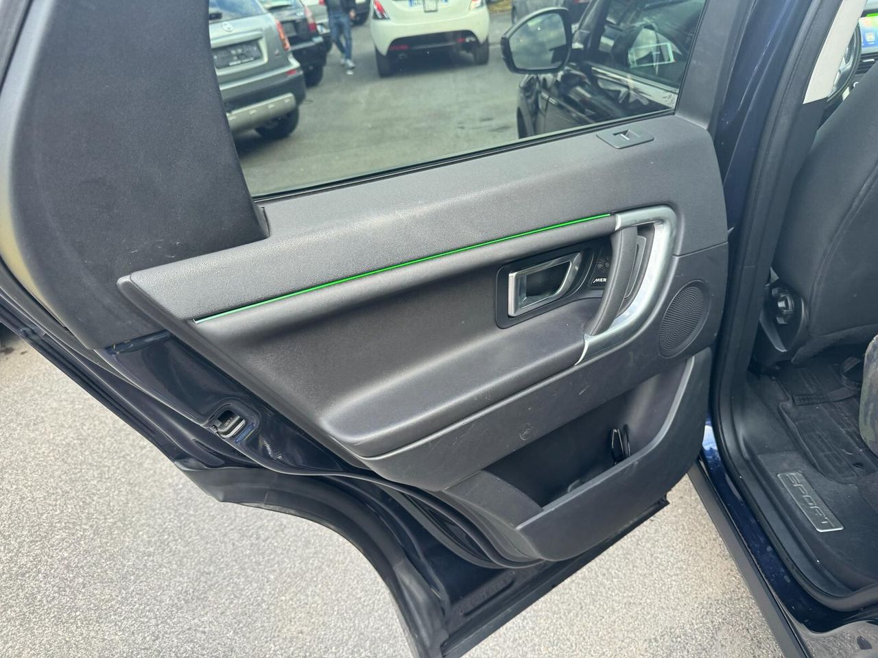 Land Rover Discovery Sport 2018 photo 2
