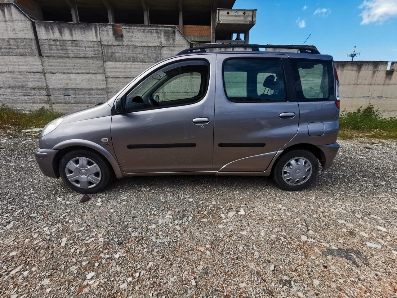 Toyota Yaris Verso 1.3i 16V cat Sol '03