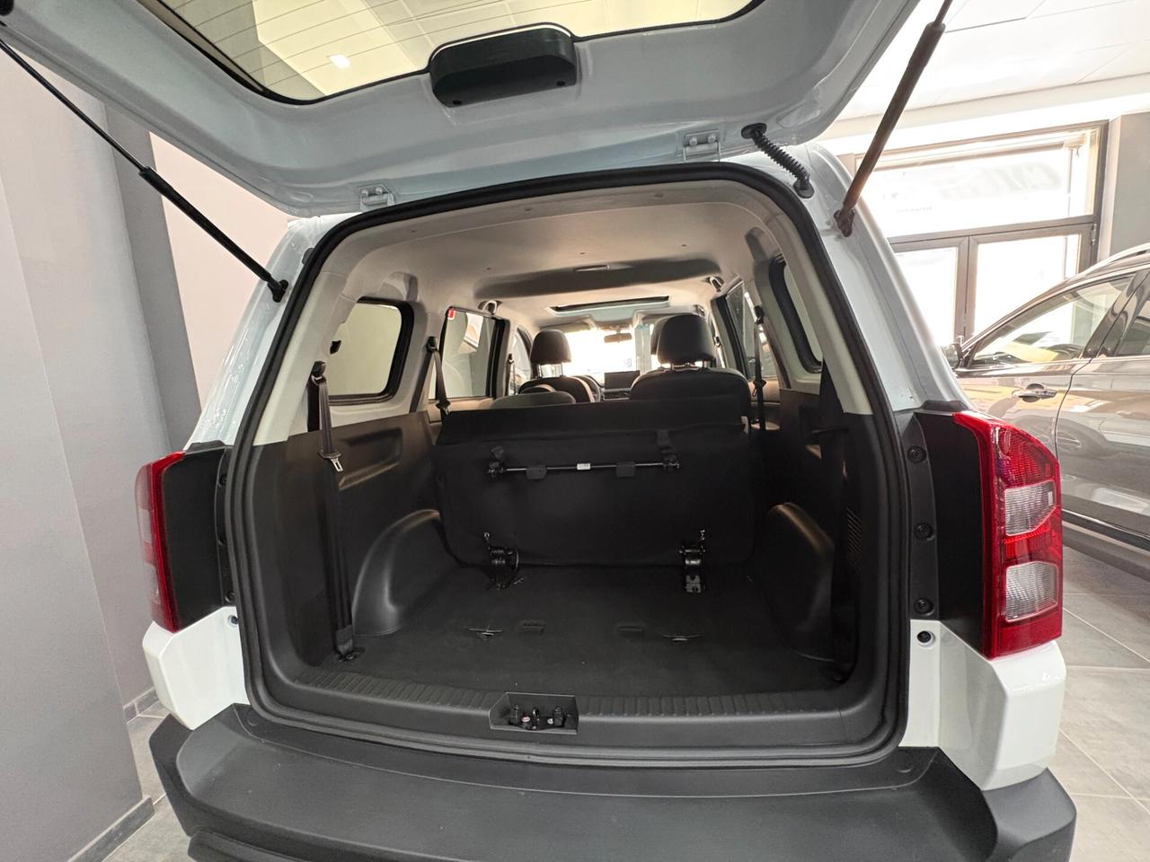 Cirelli 1 1.5 GPL di serie Premium 110cv 7 Posti - Cerchio 20'' - NUOVA