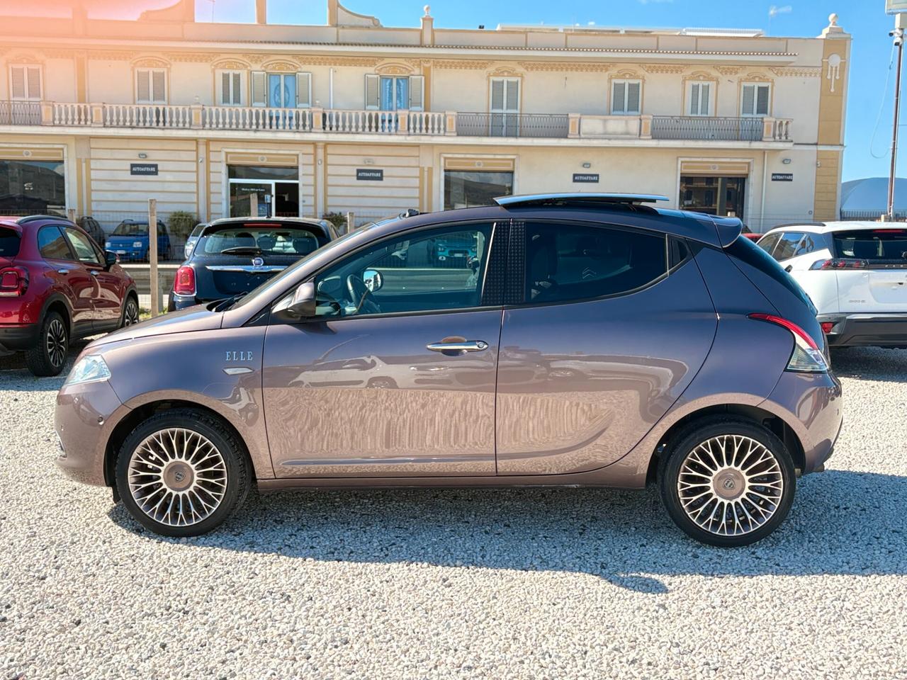 Lancia Ypsilon 1.2 69 CV 5 porte Platinum TETTO APRIBILE