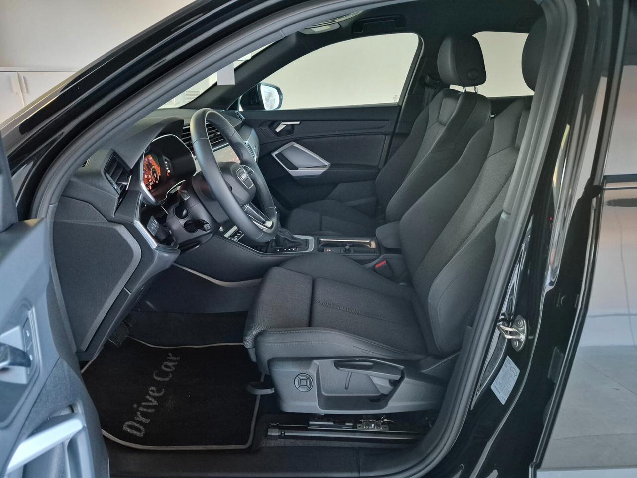 Audi Q3 SPB 35 1.5 TFSI S LINE EDITION S-TRONIC LED NAVI BLACK PACK APPLE CAR PLAY/ANDROID AUTO RETROCAM. C 18" ACC SED. RISC.