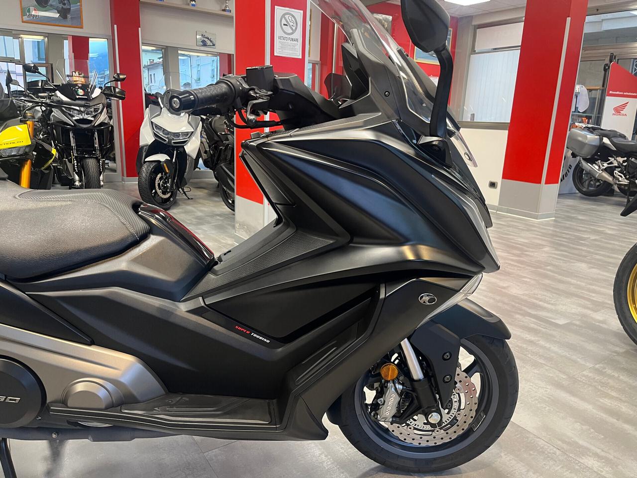 Kymco AK 550