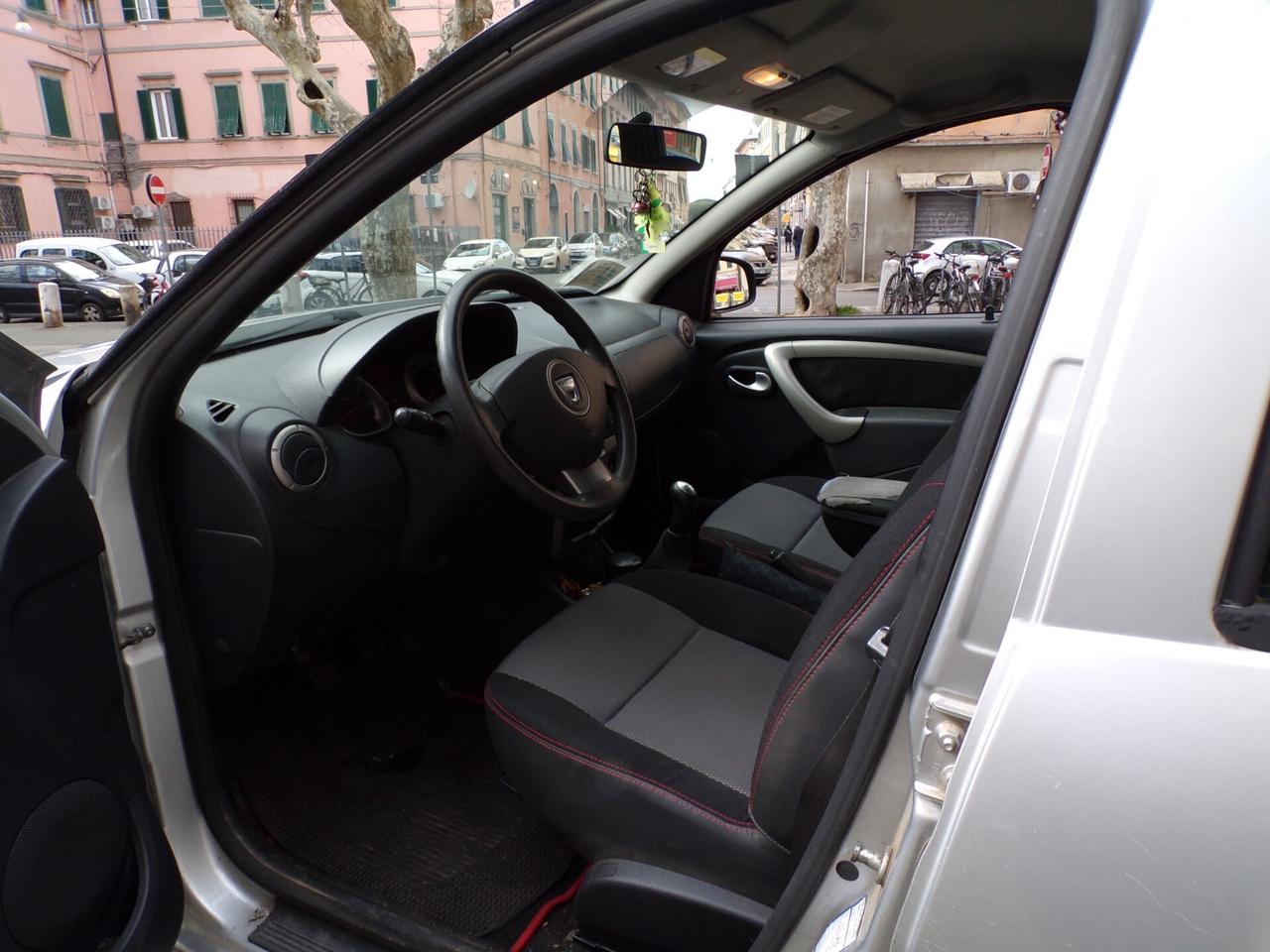 DACIA DUSTER LAUREATE DEL 2013 CON 108.000 KM UNIPROPRIETARIO