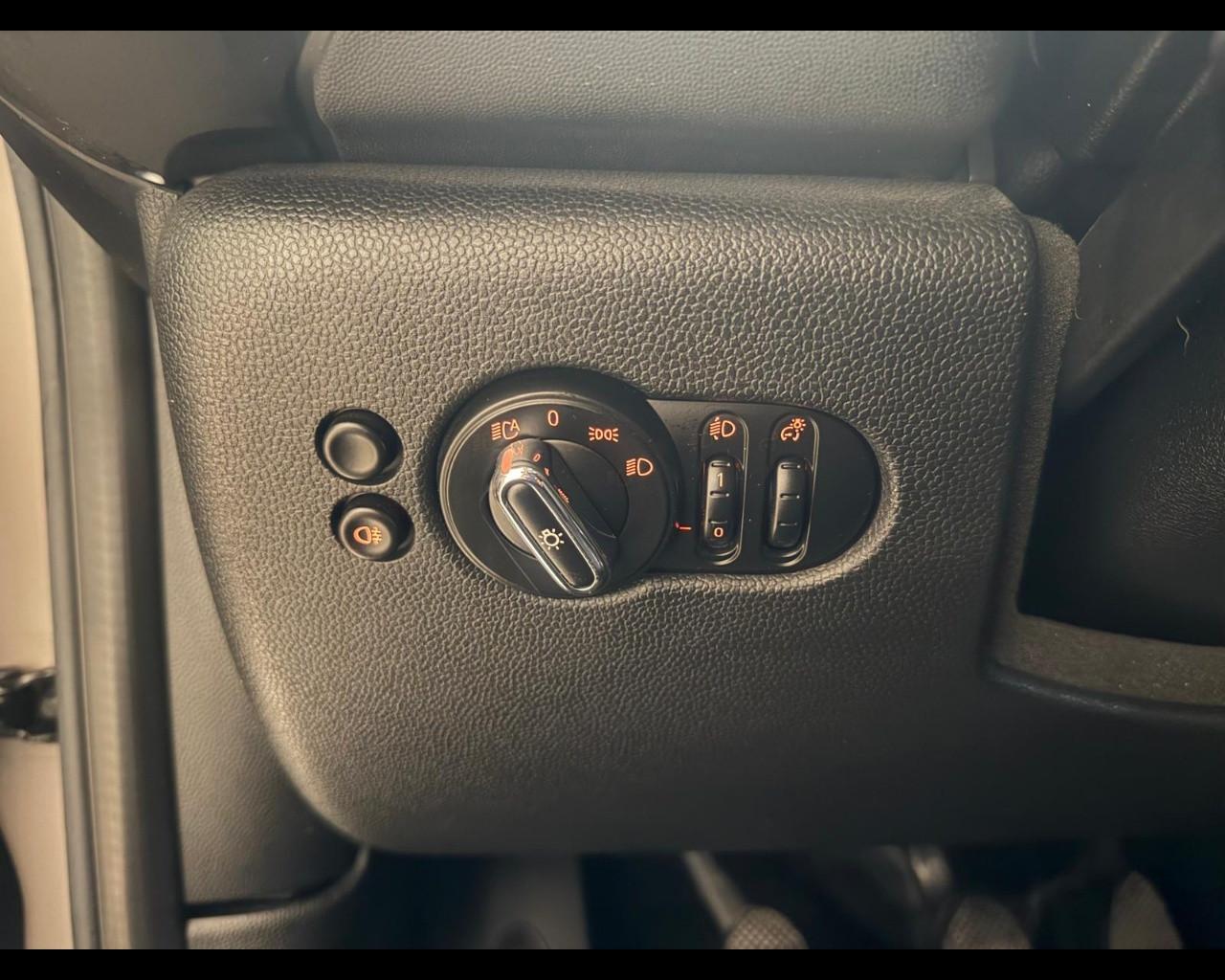 MINI Mini 4ª serie (F56) - Mini 1.5 Cooper Camden Edition