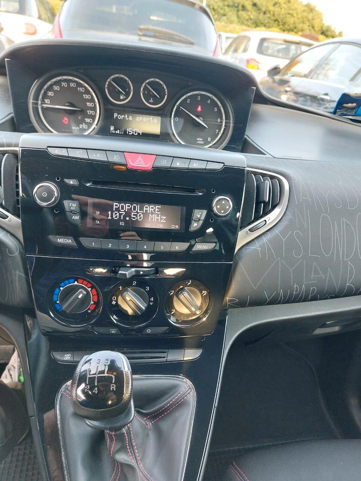 Lancia Ypsilon 0.9 TwinAir 85 CV 5 porte Metano Ecochic Elefantino