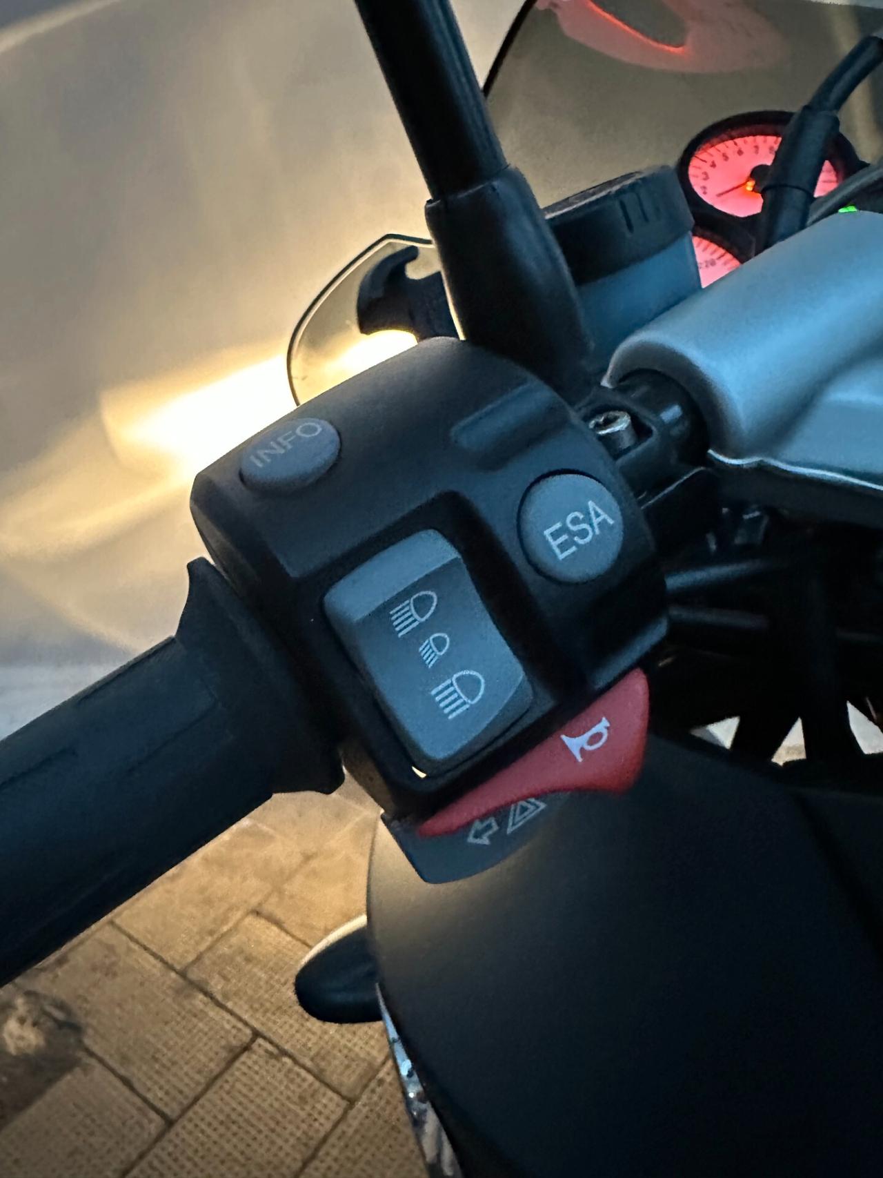 Bmw K 1200 R, tenuta e usata con amore e passione, pari al nuovo