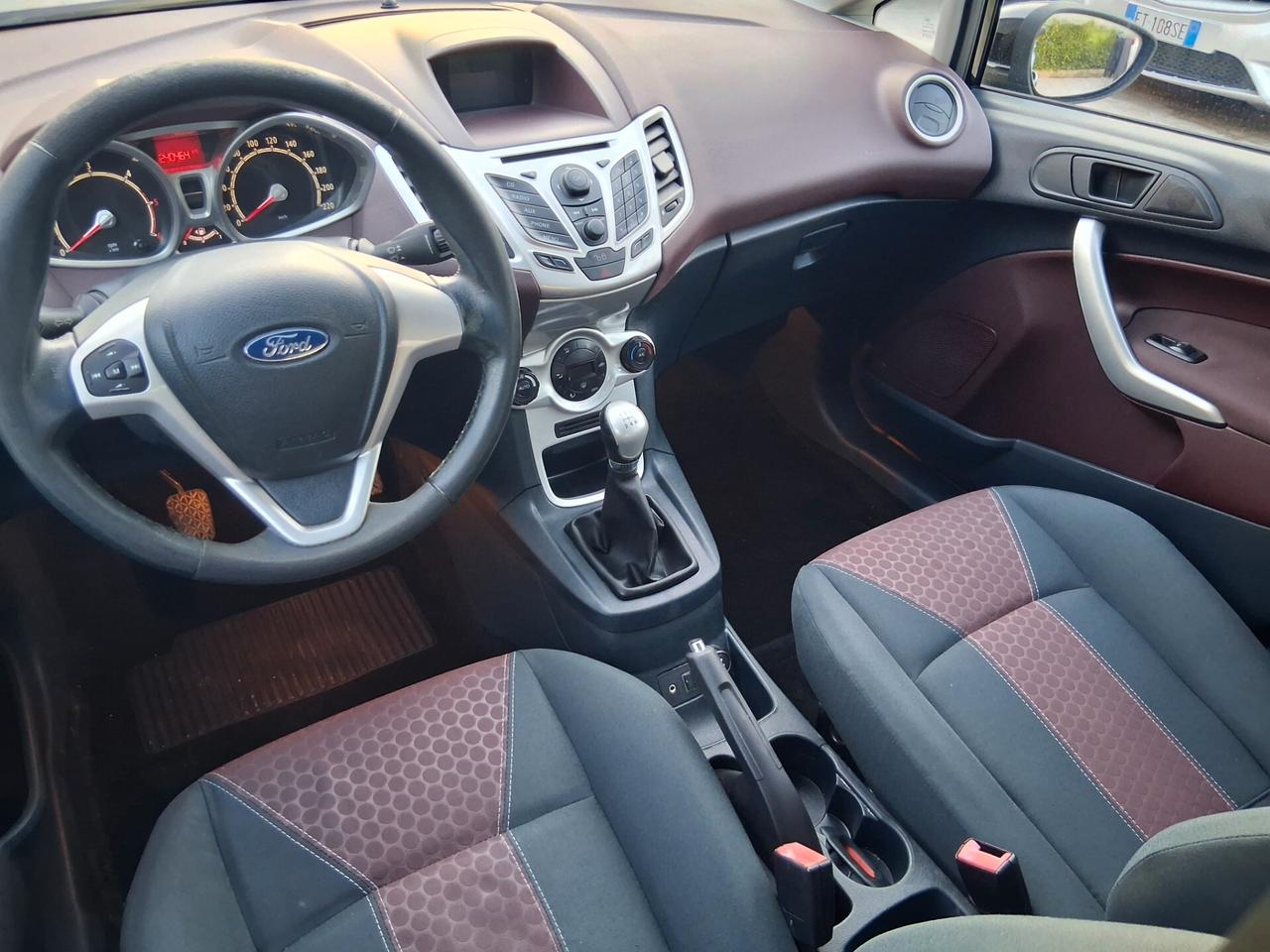 Ford Fiesta 1.4 TDCi 70CV 5 porte Titanium