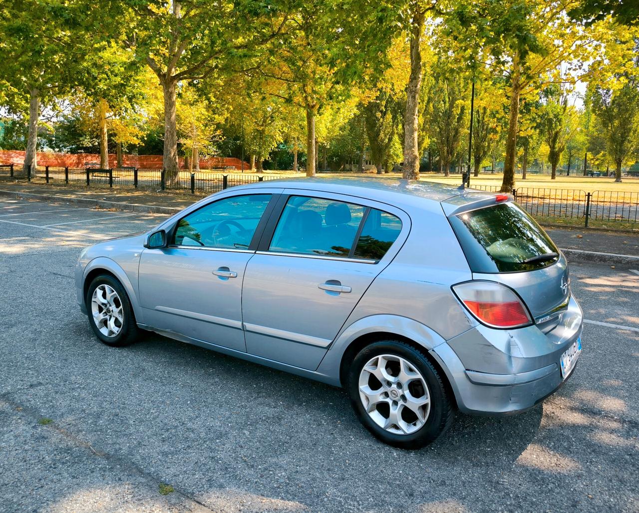 Opel Astra 1.6 16V Twinport 5 porte Cosmo