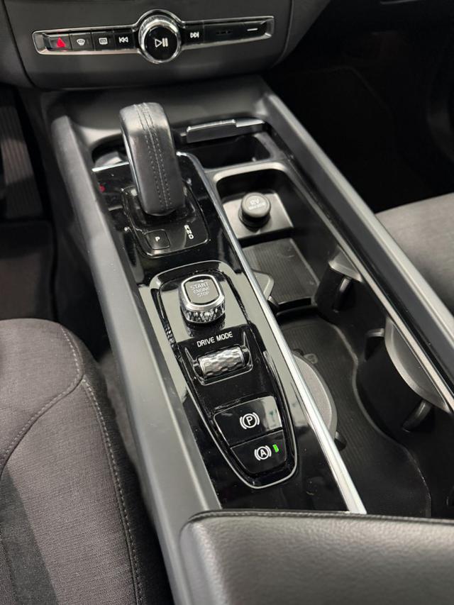 VOLVO XC60 B4 (d) AWD Geartronic Business Plus *Telecamera*