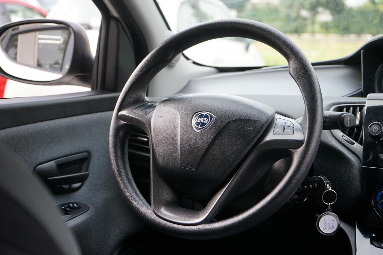 LANCIA Y - 69 cv benzina / 5 porte / elefantino Blu