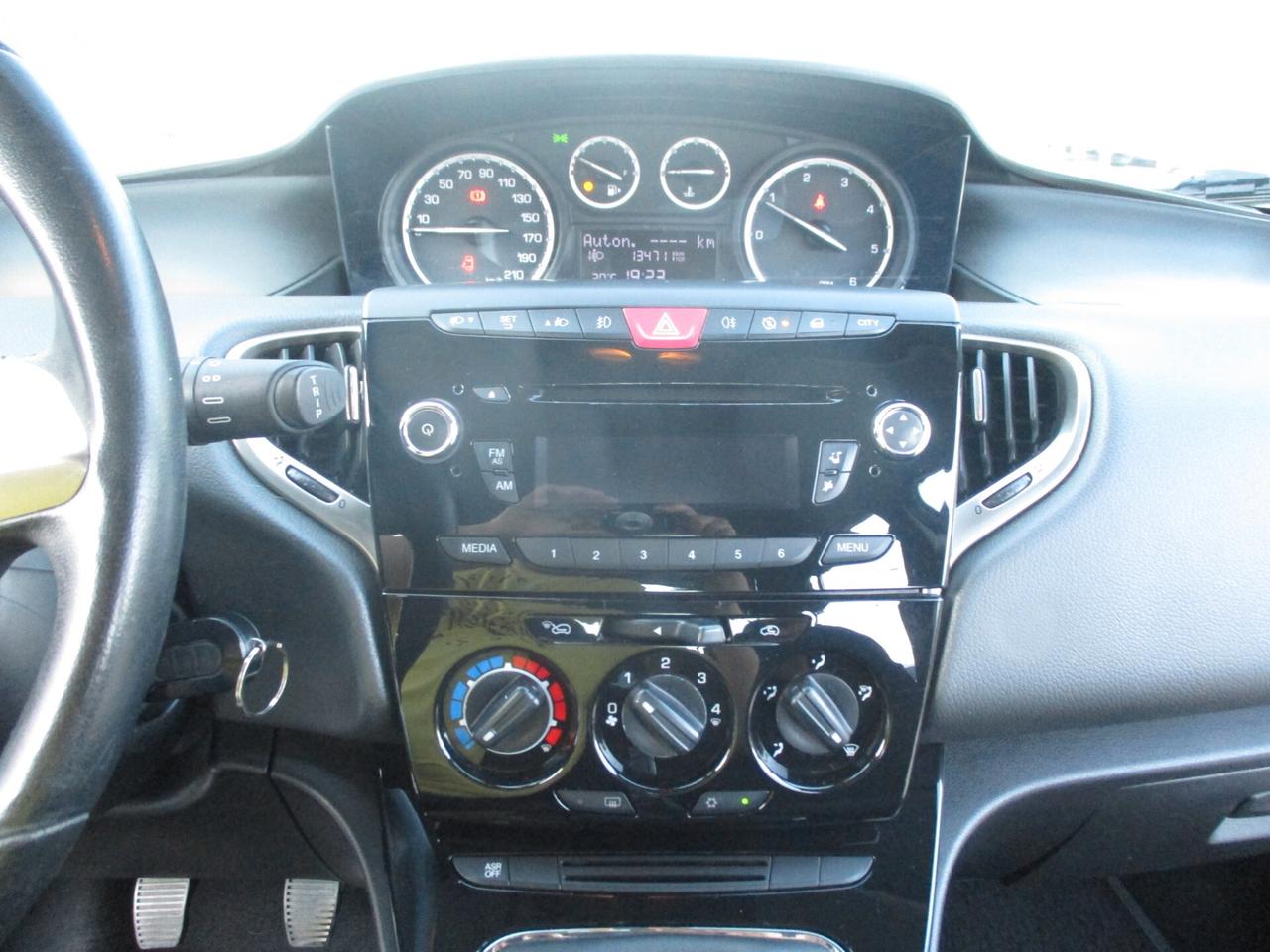 Lancia Ypsilon 1.3 MJT 95 CV 5 porte Platinum