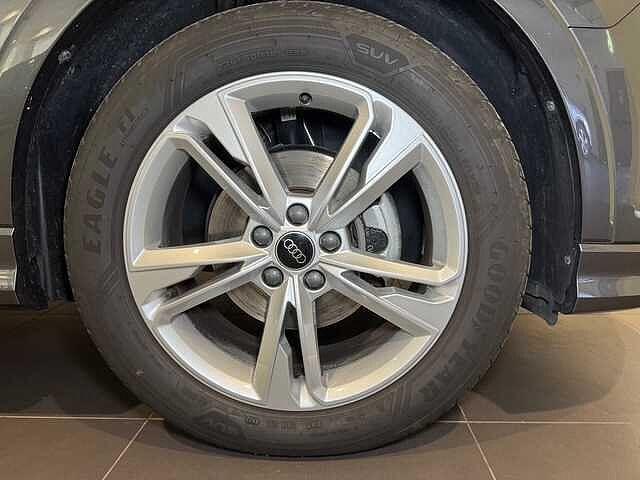 Audi Q3 35 TDI S tronic Identity Black