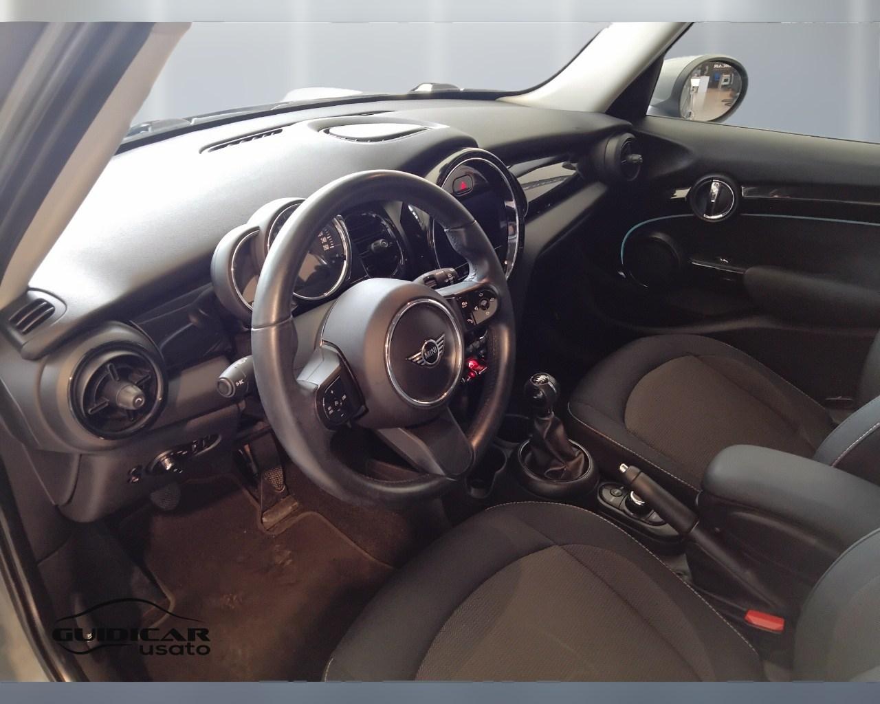 MINI Mini IV F55 2021 5p - Mini 5p 1.5 One Essential 75cv