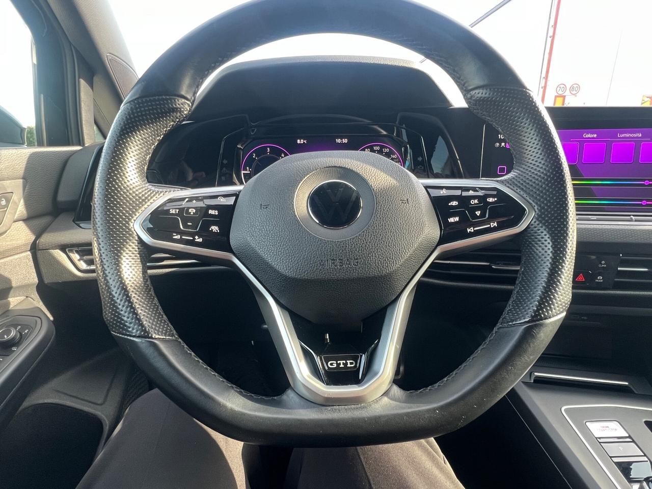 Volkswagen Golf VIII GTD 200cv dsg iQ Light FULL