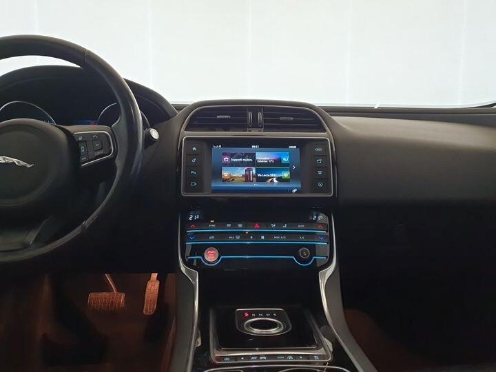 Jaguar XE 2.0 D Turbo 180CV Prestige