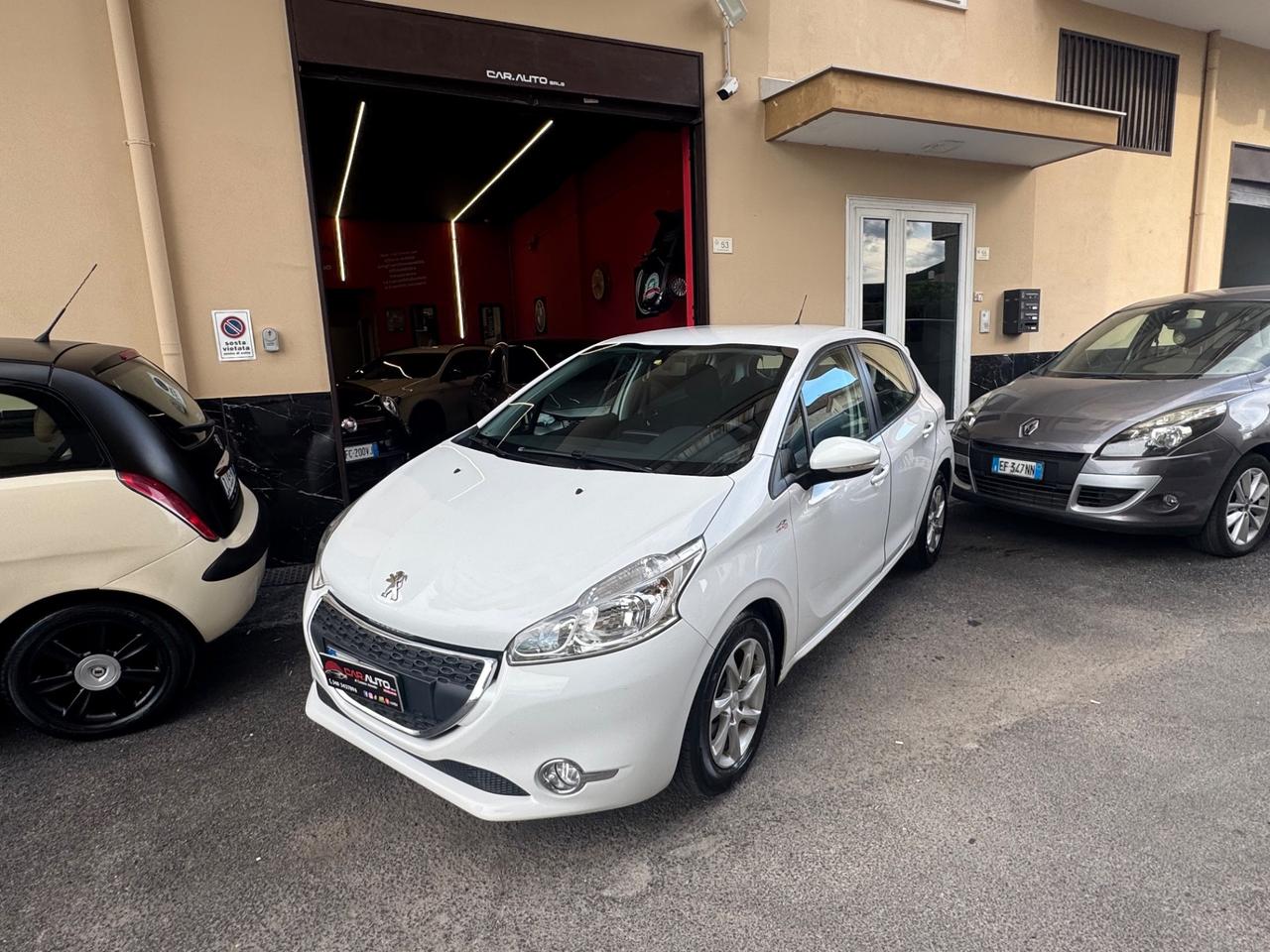 Peugeot 208 1.4 HDi 68 CV 5 porte Allure