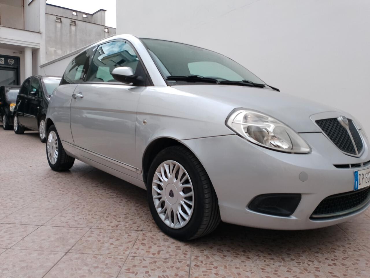 Lancia Ypsilon 1.3 MJT 75 CV Argento