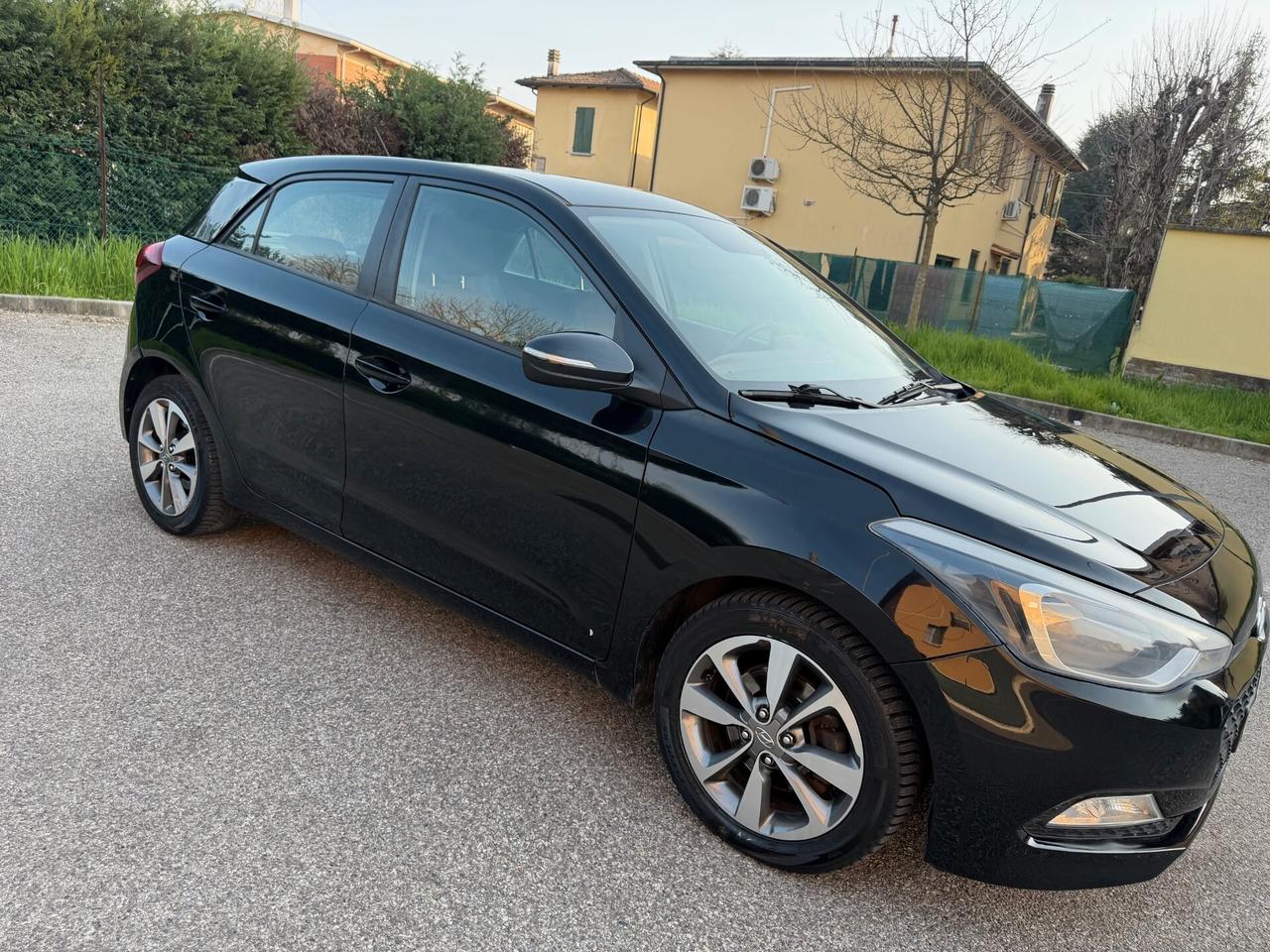 Hyundai i20 1.1 Crdi - NEOPATENTATI - 12 MESI DI GARANZIA -