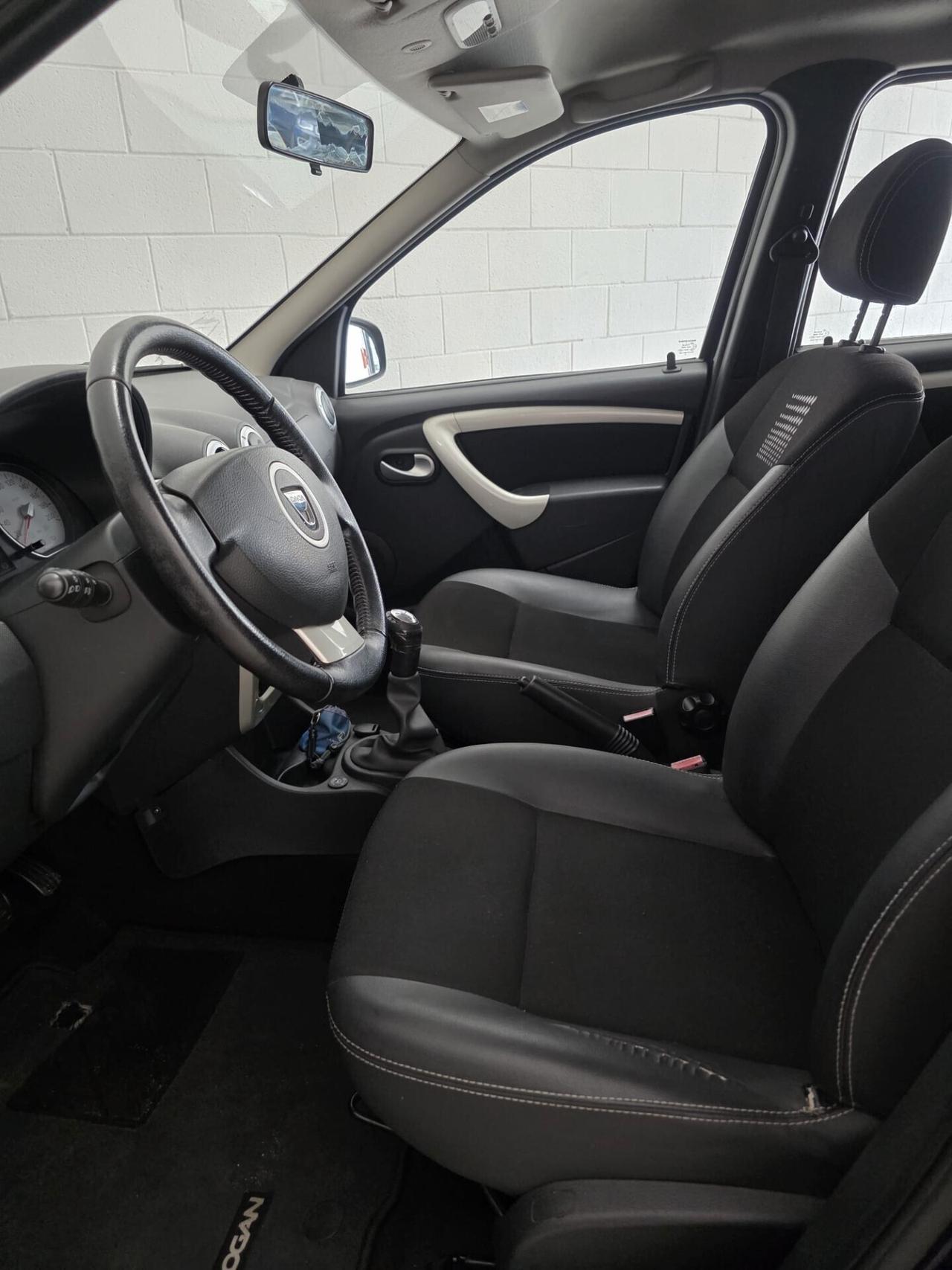 Dacia Logan MCV 1.6 85CV GPL 7 posti Embleme