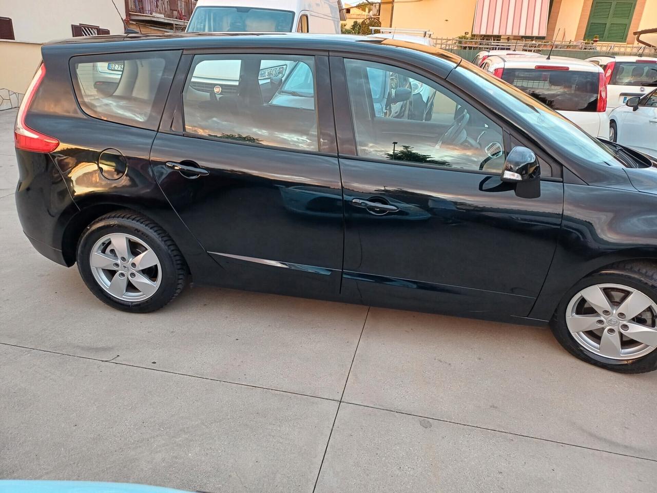 Renault Scenic GRAND 1.5 DCI 7 POSTI