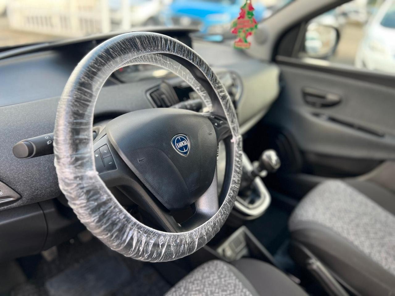 Lancia Ypsilon 1.2 69 CV 5 porte S&S Black and Noir