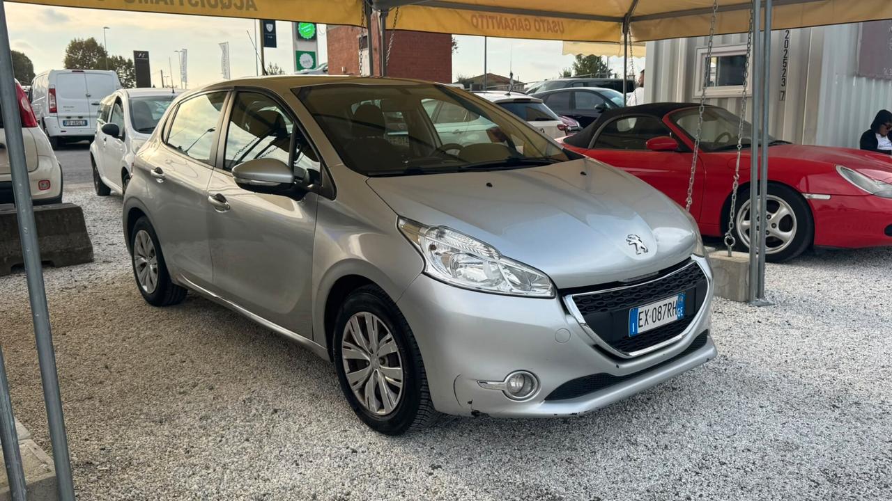 Peugeot 208 1.4 HDi 68 CV 5 porte Allure