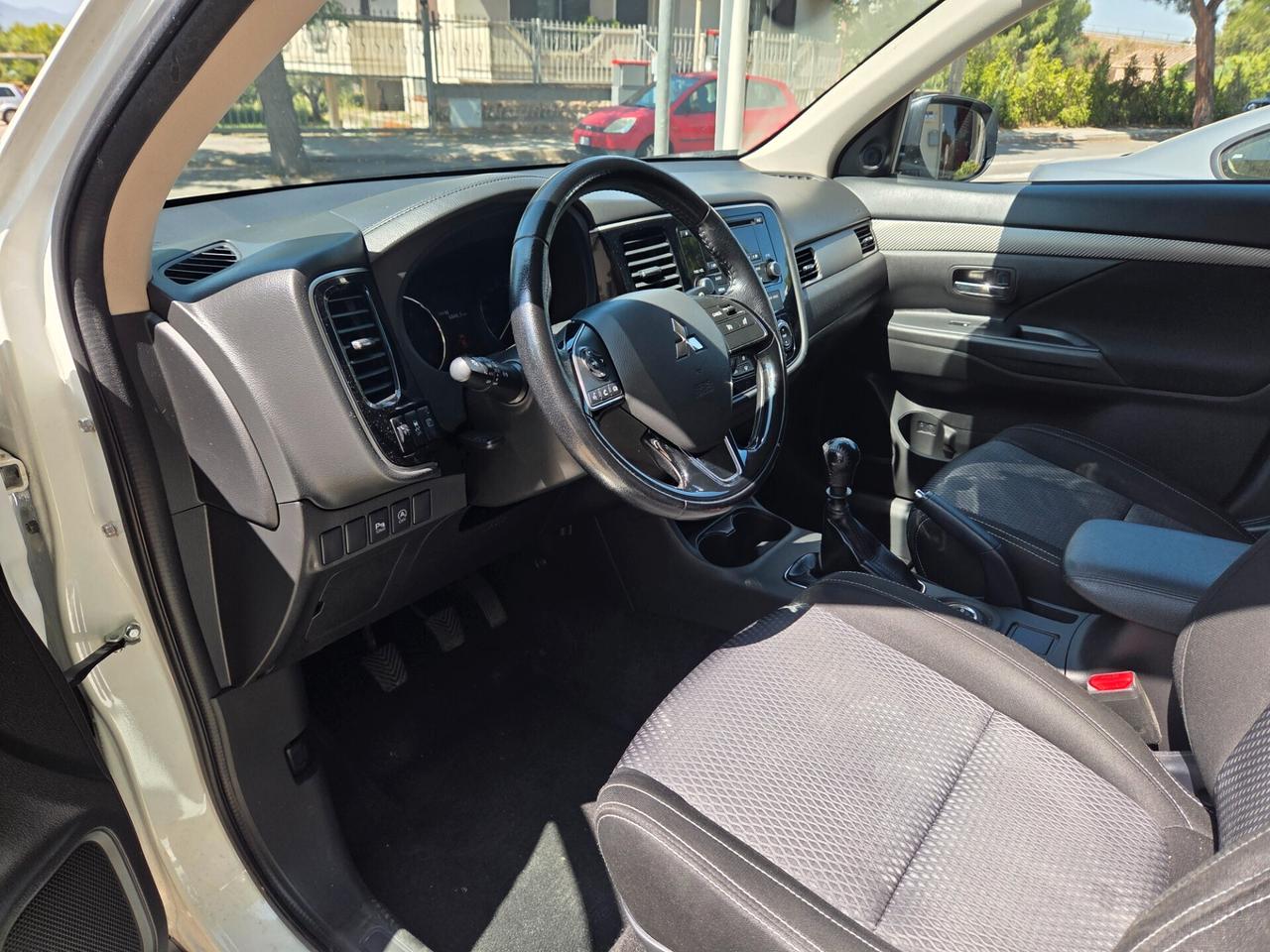 Mitsubishi Outlander 2.2 DI-D 4WD Intense