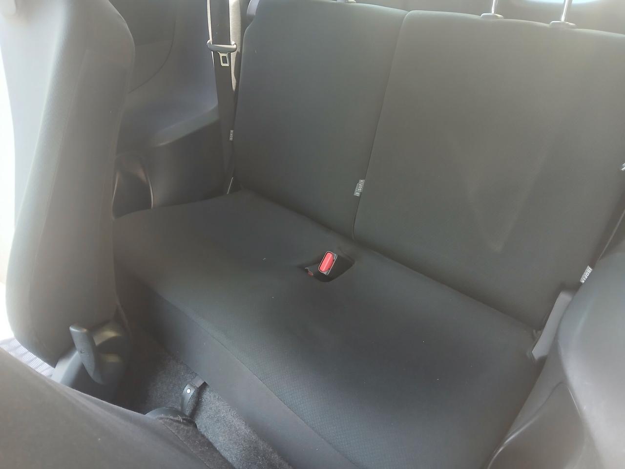 Toyota iQ 1.0 CVT Loung 4 POSTI