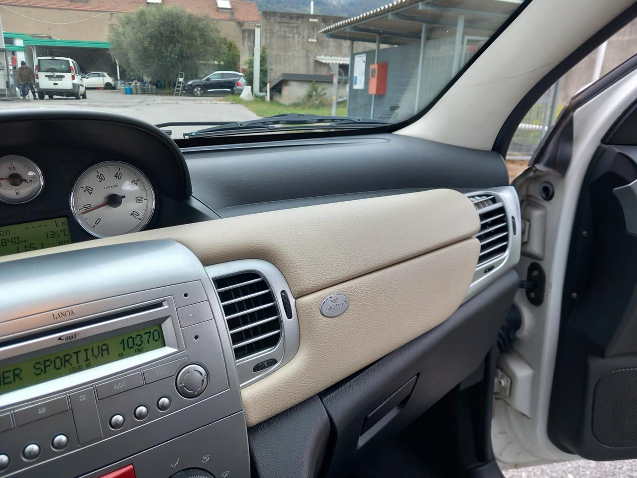 Lancia Ypsilon 1.3 MJT 90 CV Platino