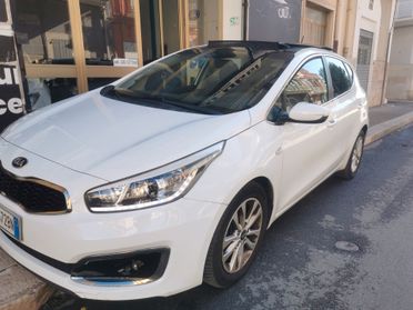 Kia Ceed cee'd 1.6 CRDi 110 CV 5 porte COOL TETTO NAVI CAMERA