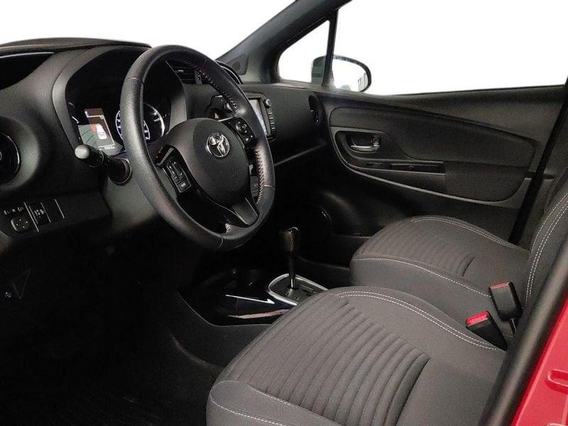 Toyota Yaris 1.5 Hybrid 5 porte Lounge Red/Black AREA C FREE