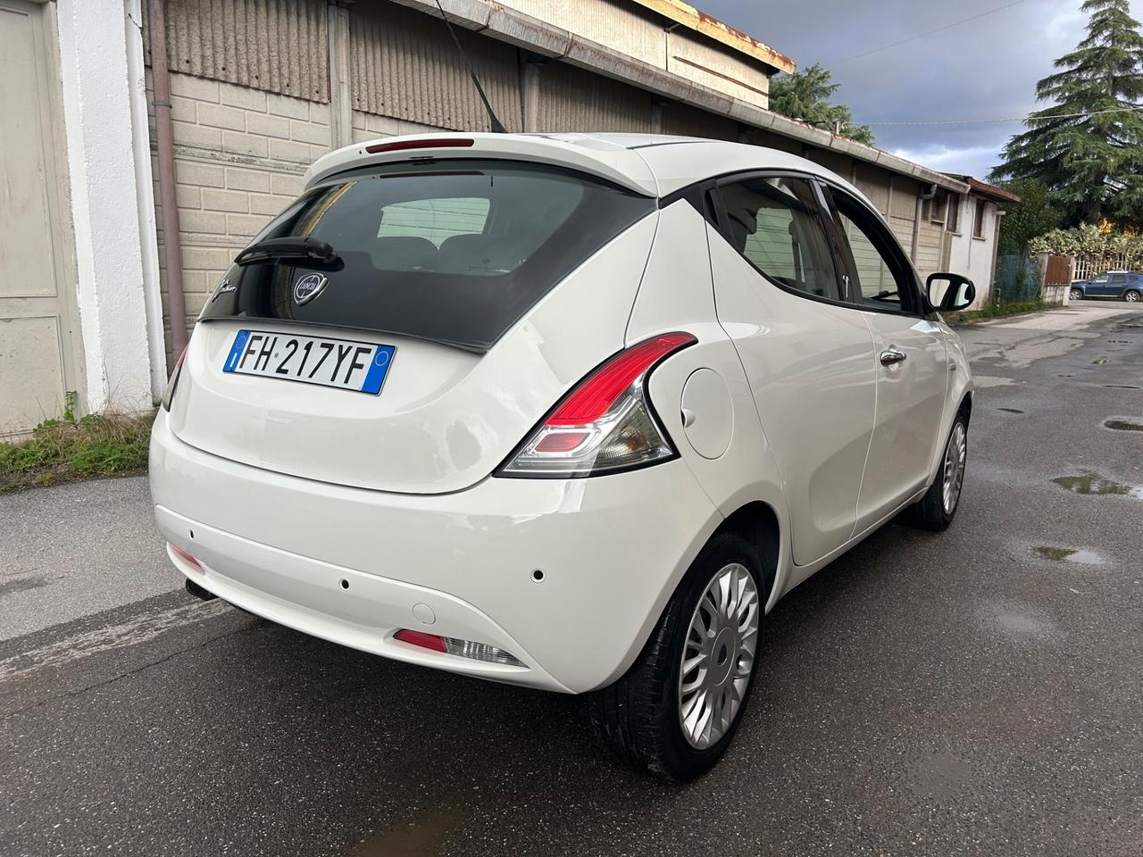 Lancia Ypsilon 1.2 69 CV 5 porte Platinum